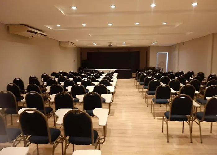 Maximus Business Hotel